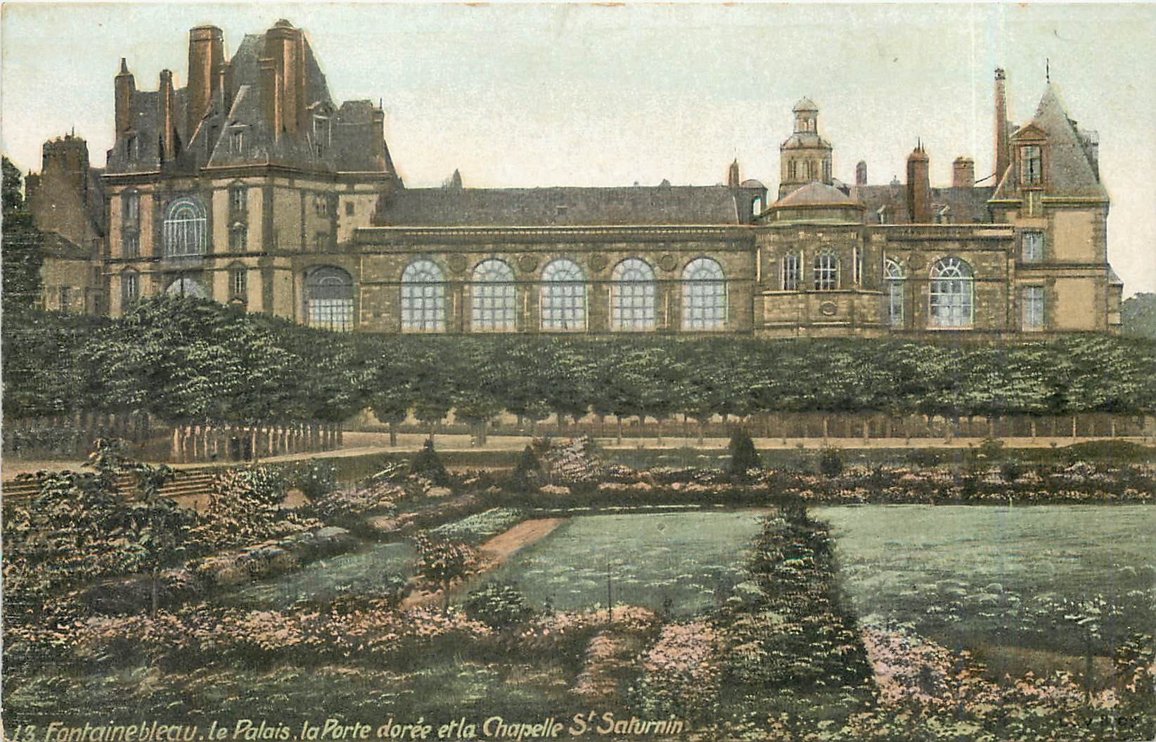CPA Fontainebleau Le Palais la Porte doree erla Chapelle St Saturnin 