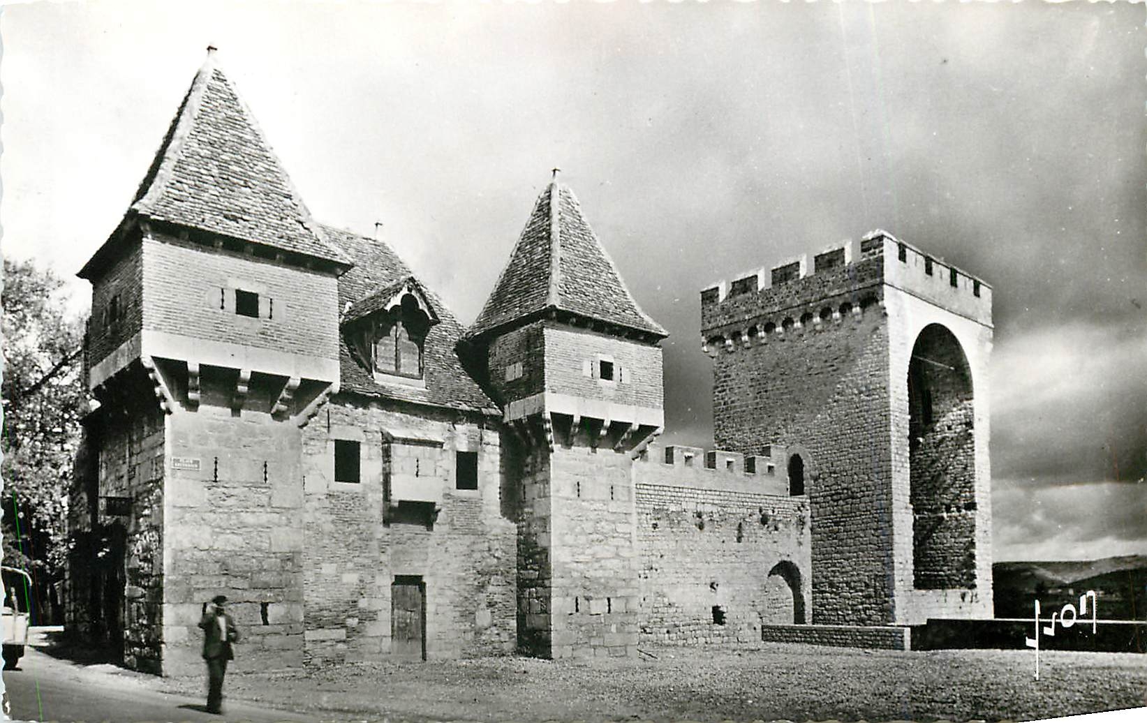 Cahors (Lot) — La barbacane (XVe s.) et tour des Pendus — Éditions d'Art, Paris