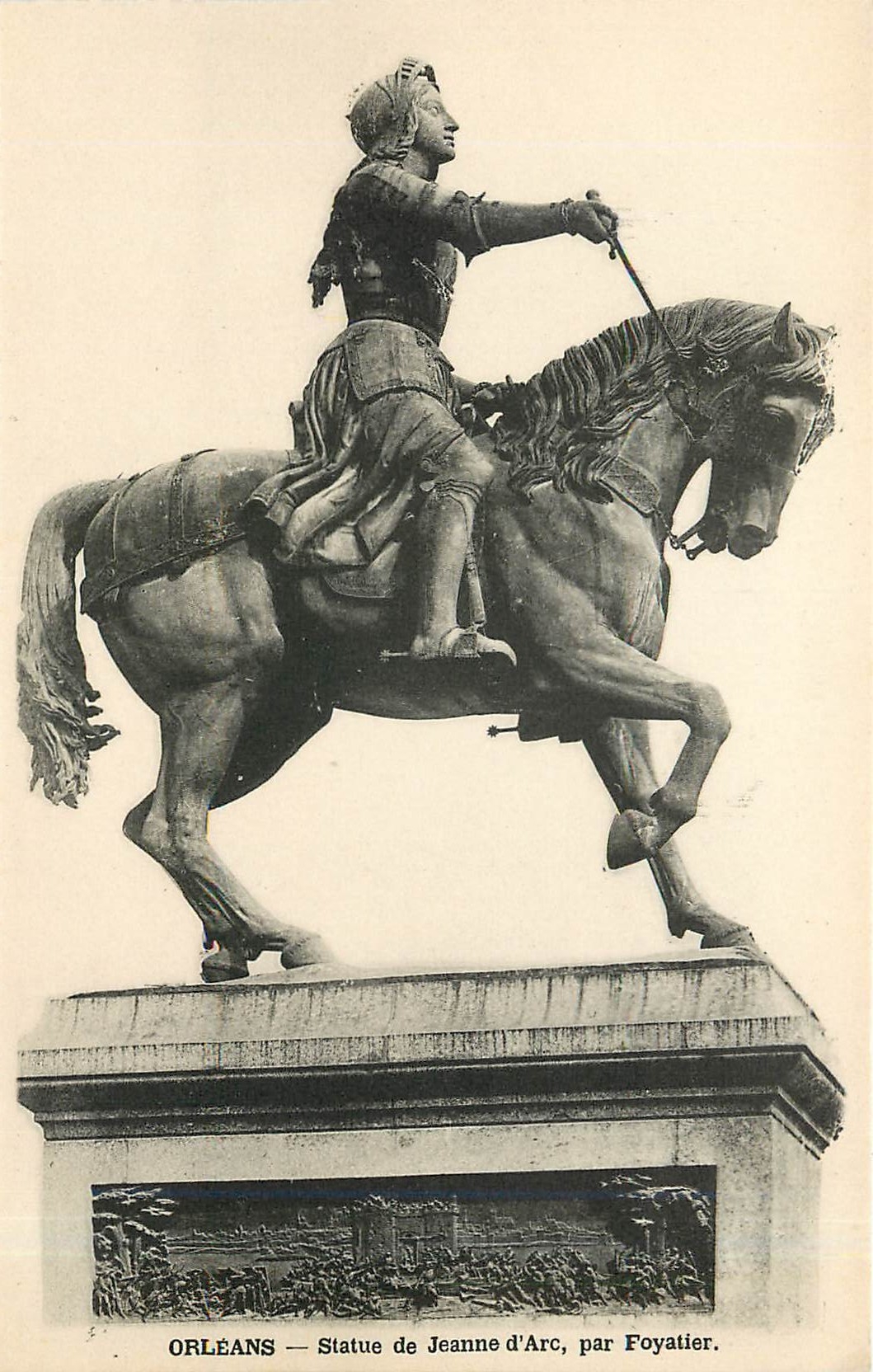 Orléans — Statue der Jeanne d'Arc, von Foyatier