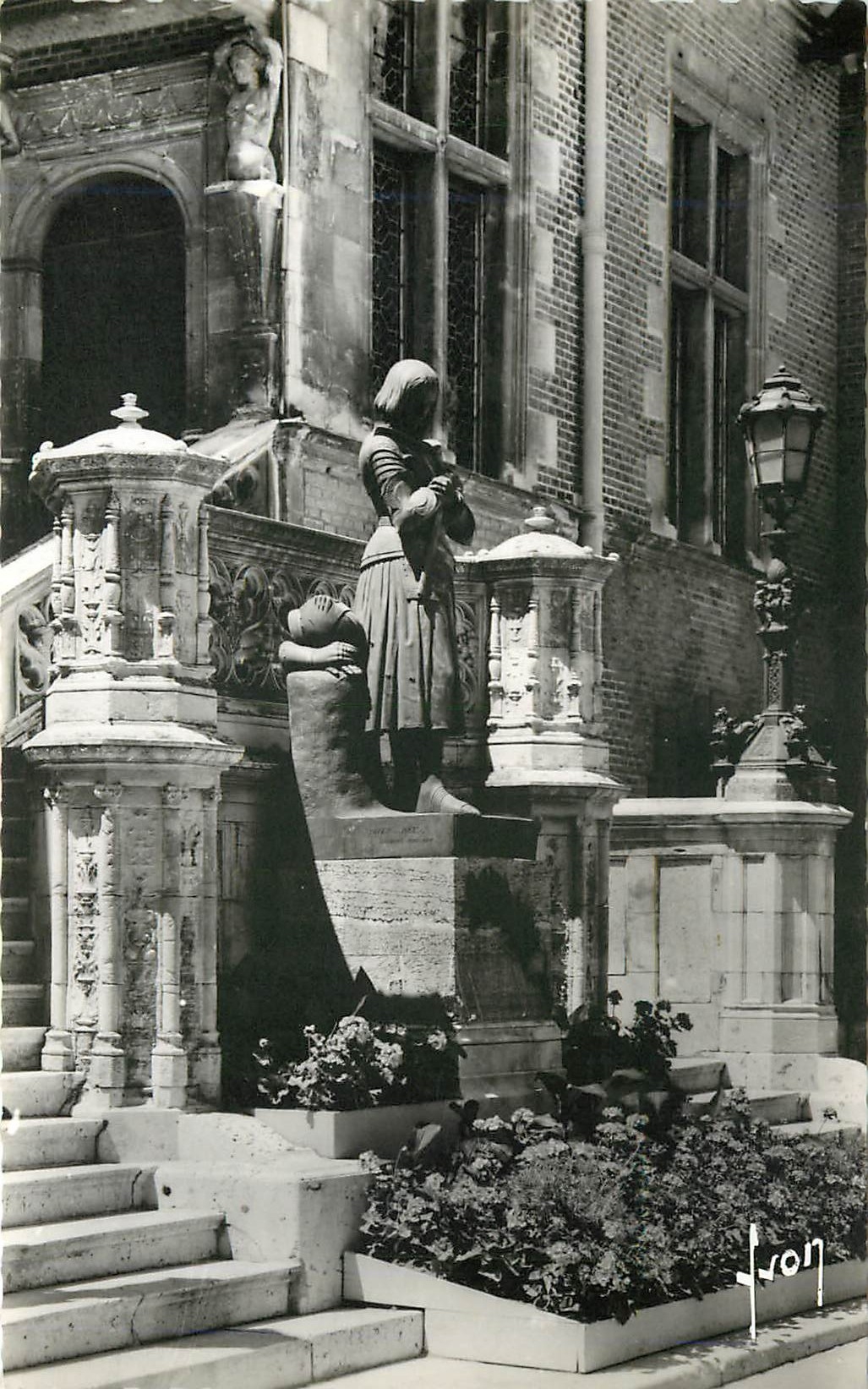 Orléans (Loiret) — Statue de Jeanne d'Arc à l'Hôtel de Ville — Les Éditions d'Art