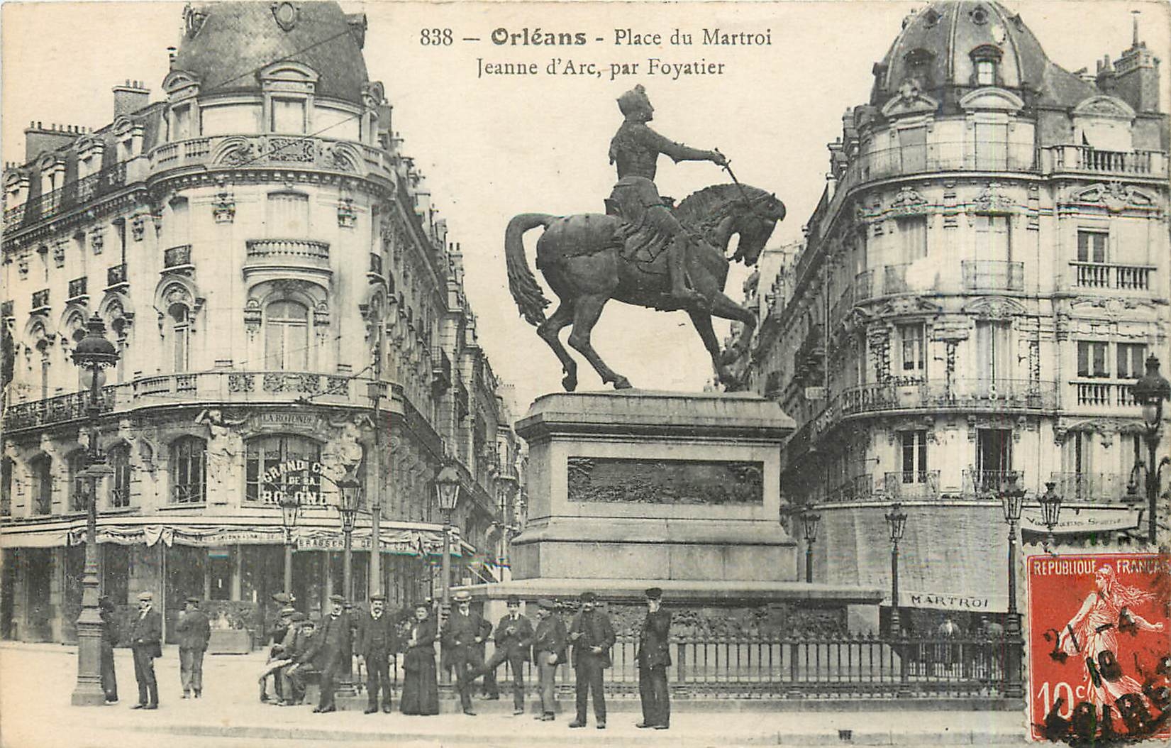 Orléans - Place du Martroi — statue de Jeanne d'Arc par Foyatier — éditeur Martroi, n° 838