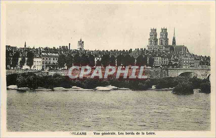CPA Orleans Vue generale Les bords de la Loire 