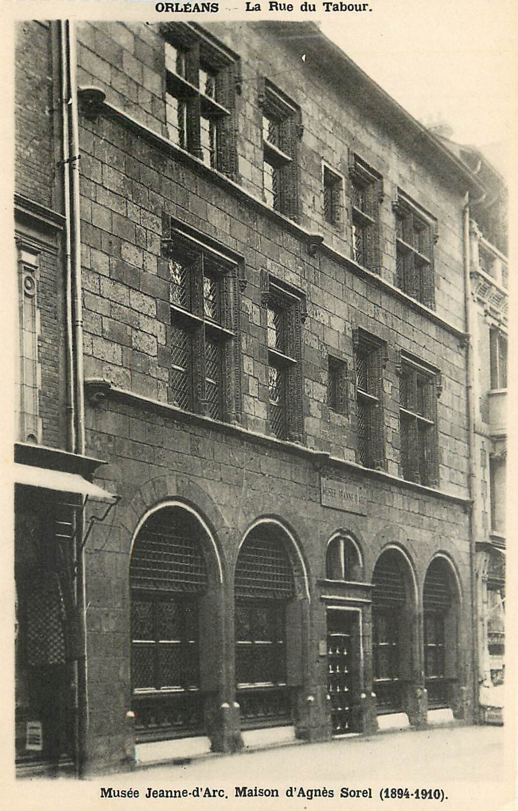 CPA Orleans La Rue du Tabour Musee Jeanne d'Arc Maison d'Agnes Sorel 