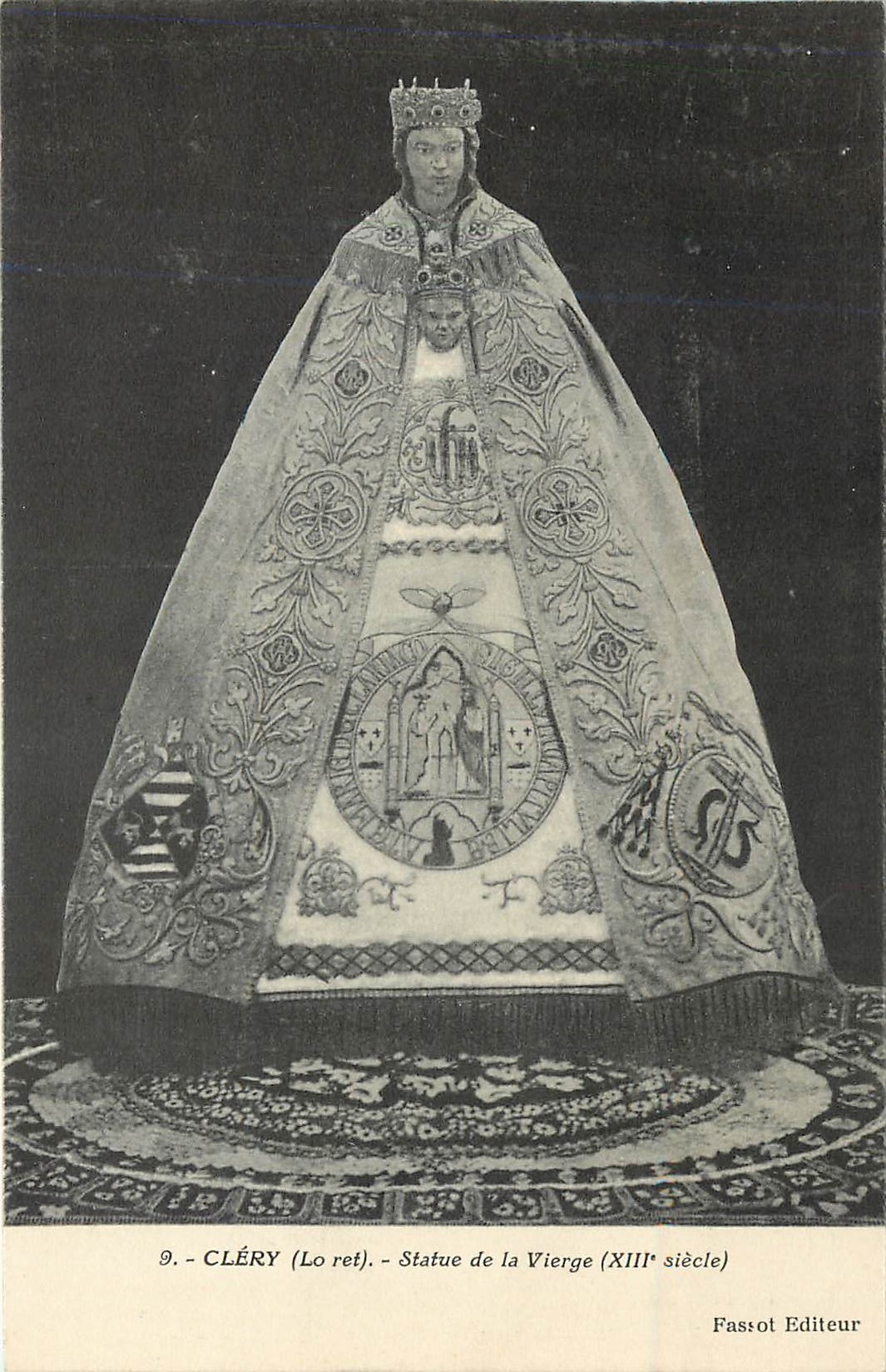 CPA Clery Loiret Statue de la Vierge 