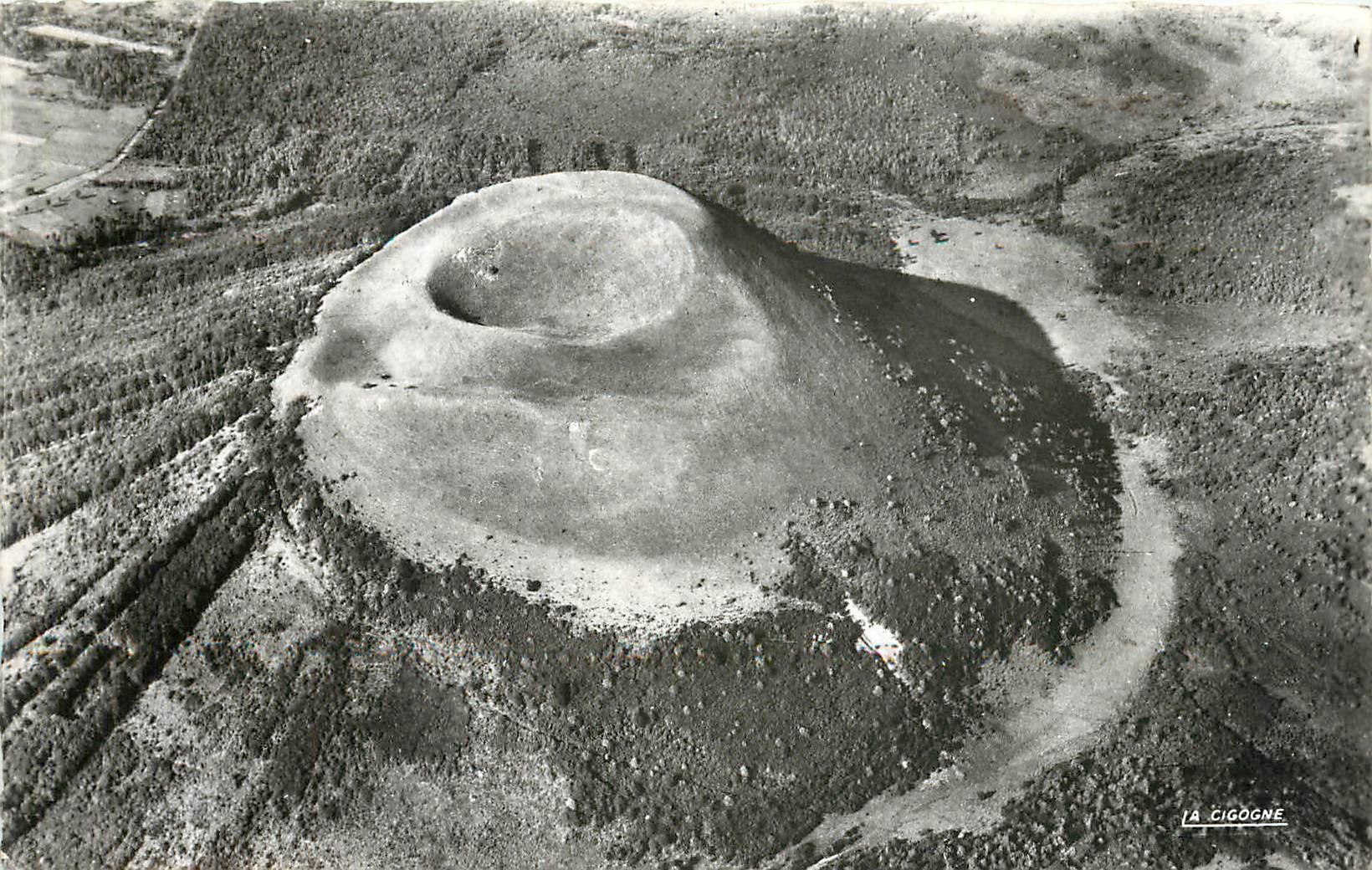 CPM En avion sur les Mont Dome 