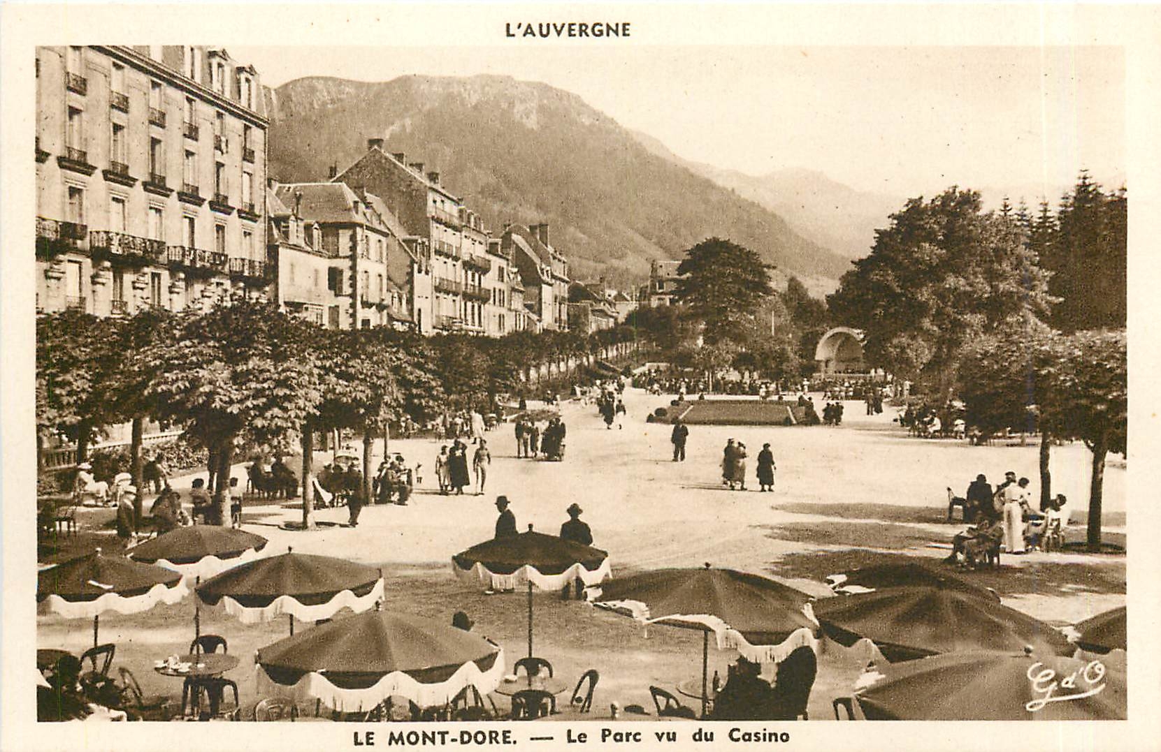 CPA L'Auvergne Le Mont Dore Le Parc vu du Casino 
