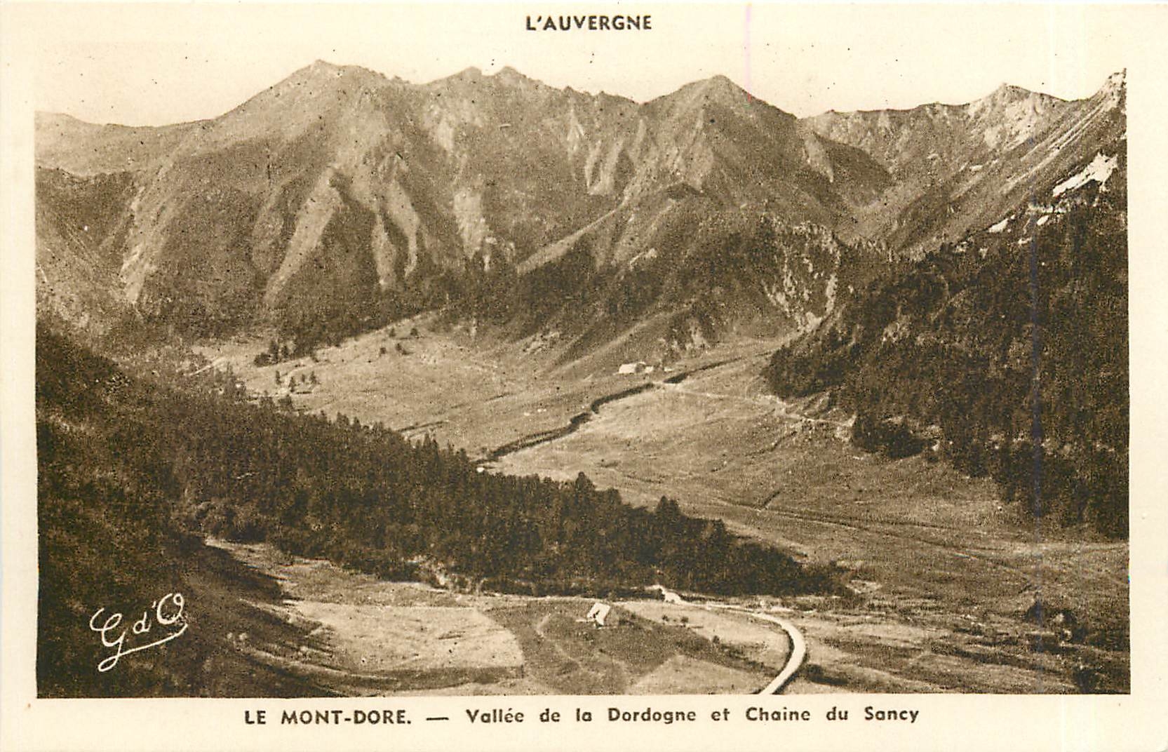 CPA L'Auvergne Le Mont Dore Vallee de la Dordogne et Chaine du Sancy 