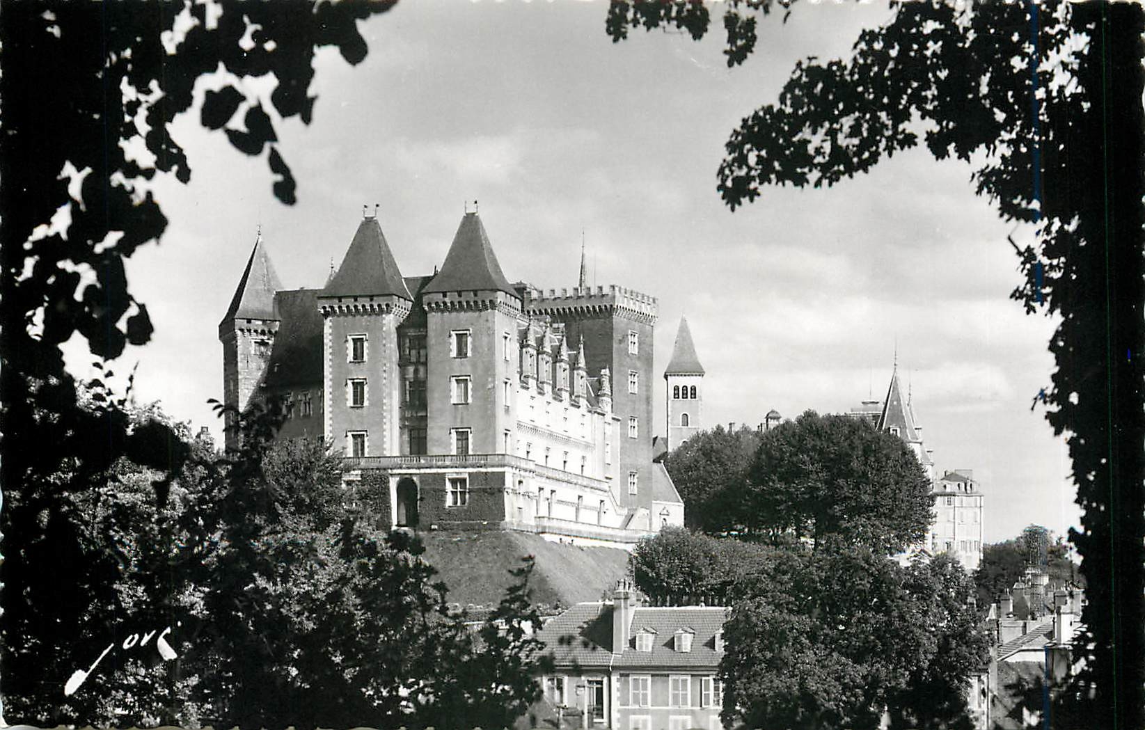 CPA Pau BP Le Chateau Henri IV vu du Parc National 