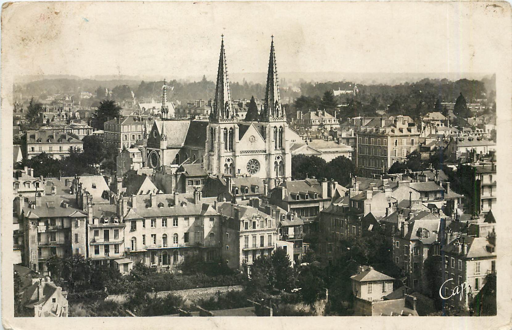 CPA Pau Vue vers l'Eglise St Jacques 