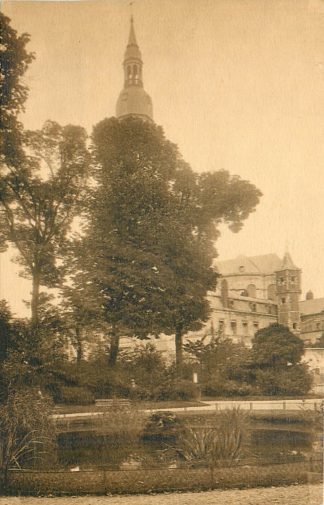 CPA Cambrai Square Fenelon et Eglise St Grey 