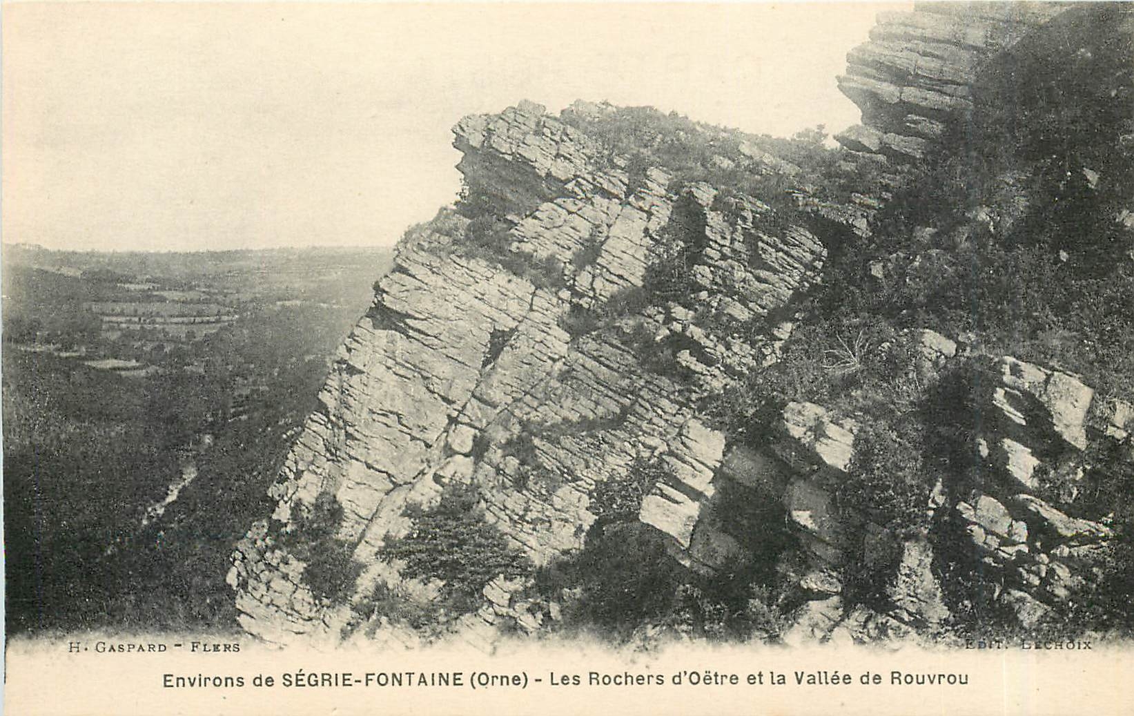 CPA Environs de Segrie Fontaine Orne Les Rochers d'Oetre et la Vallee de Rouvrou 