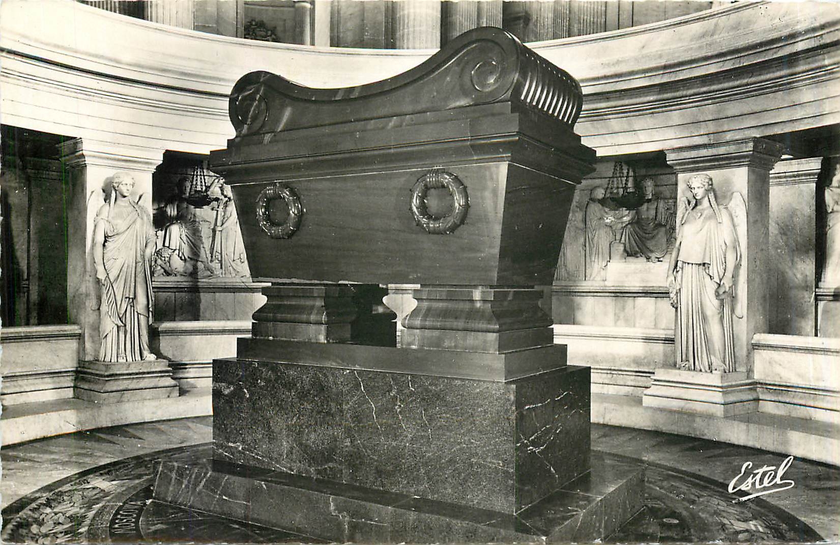 CPA Paris Lese Invalides Tombeau de Napoleon 