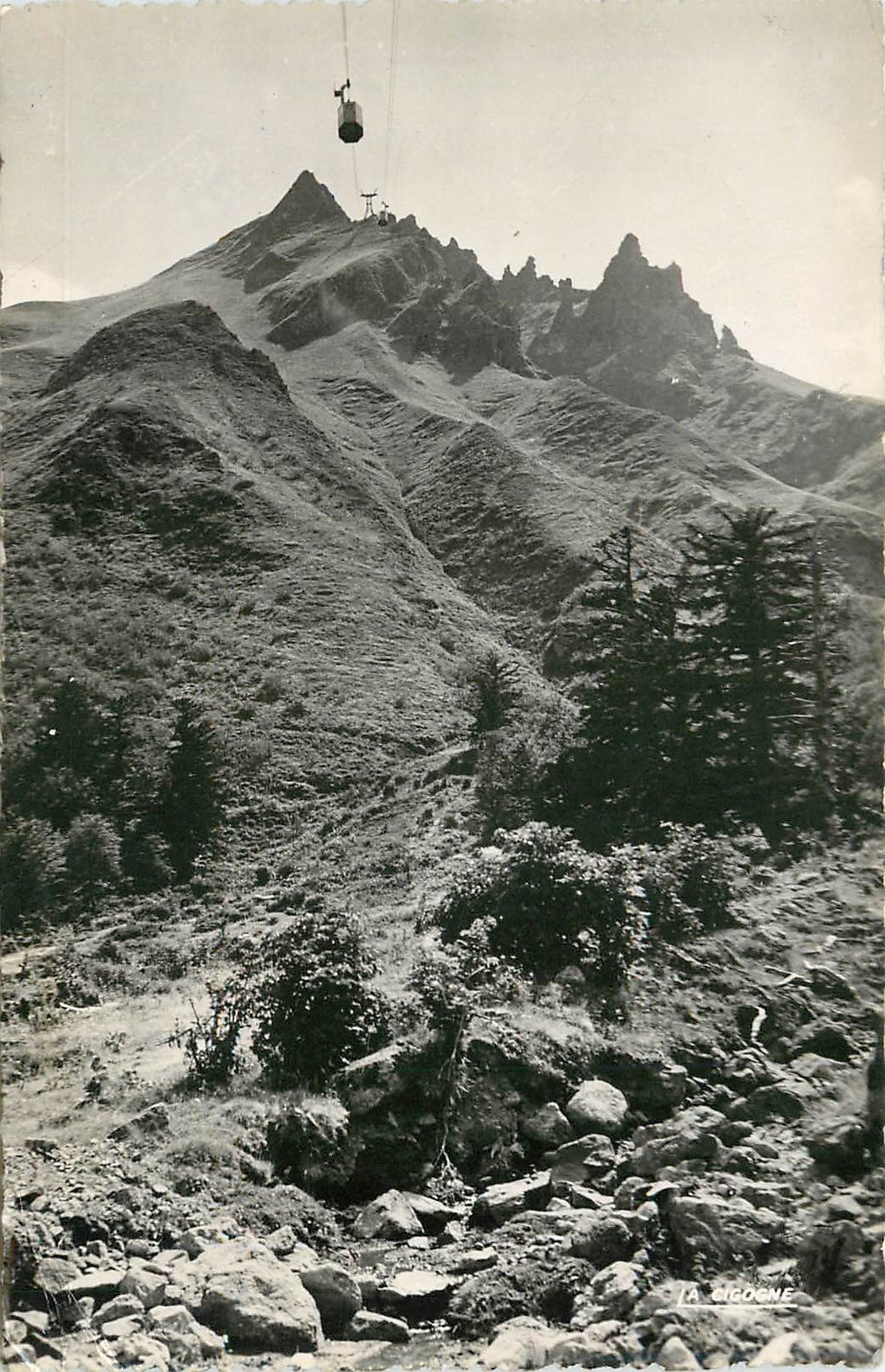 CPM Le Mont Dore P de D Le Puy de Sancy et le Teleferique 