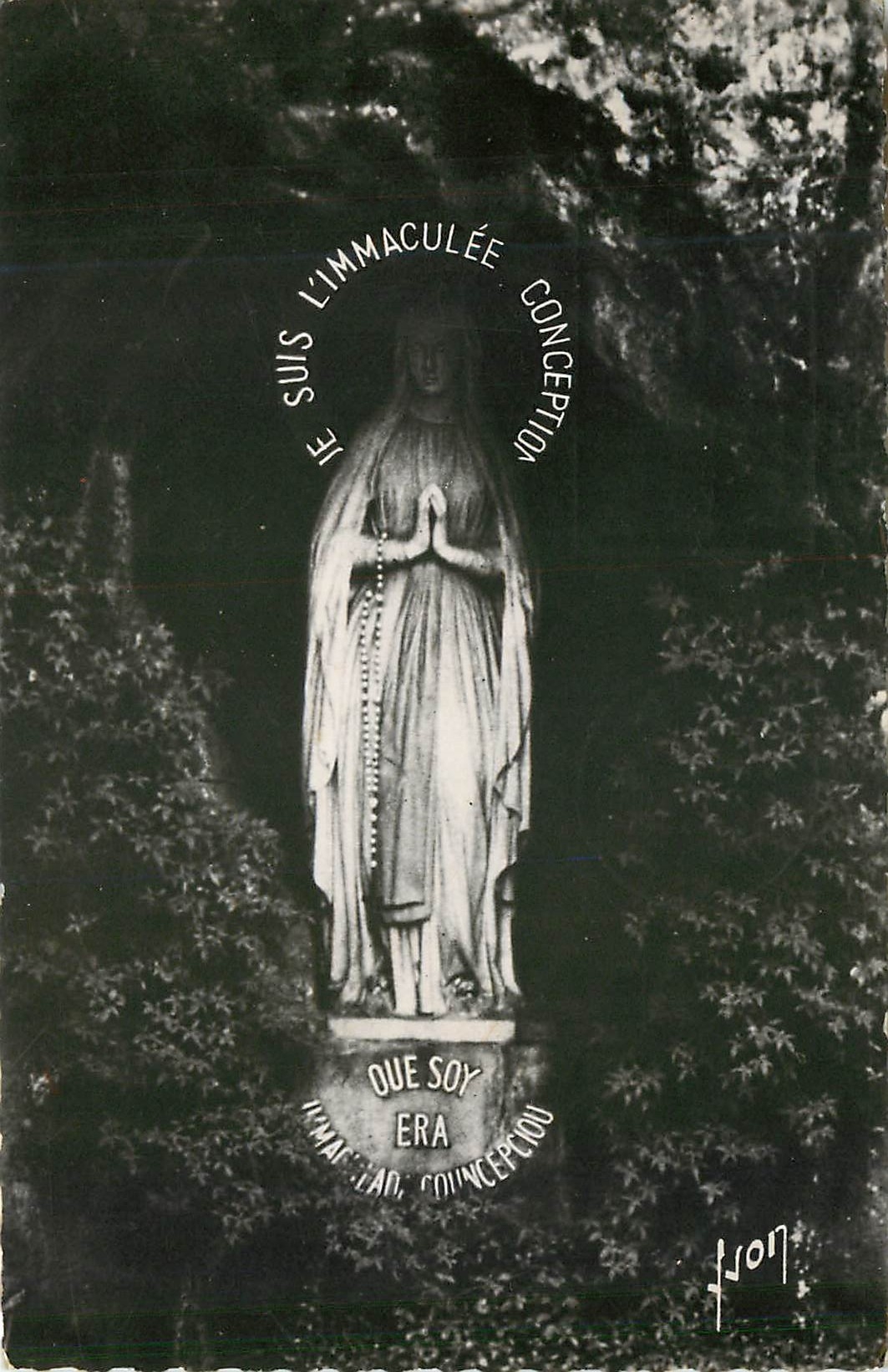 CPM Lourdes Htes Pyrenees La Vierge de la Grotte Miraculeuse 