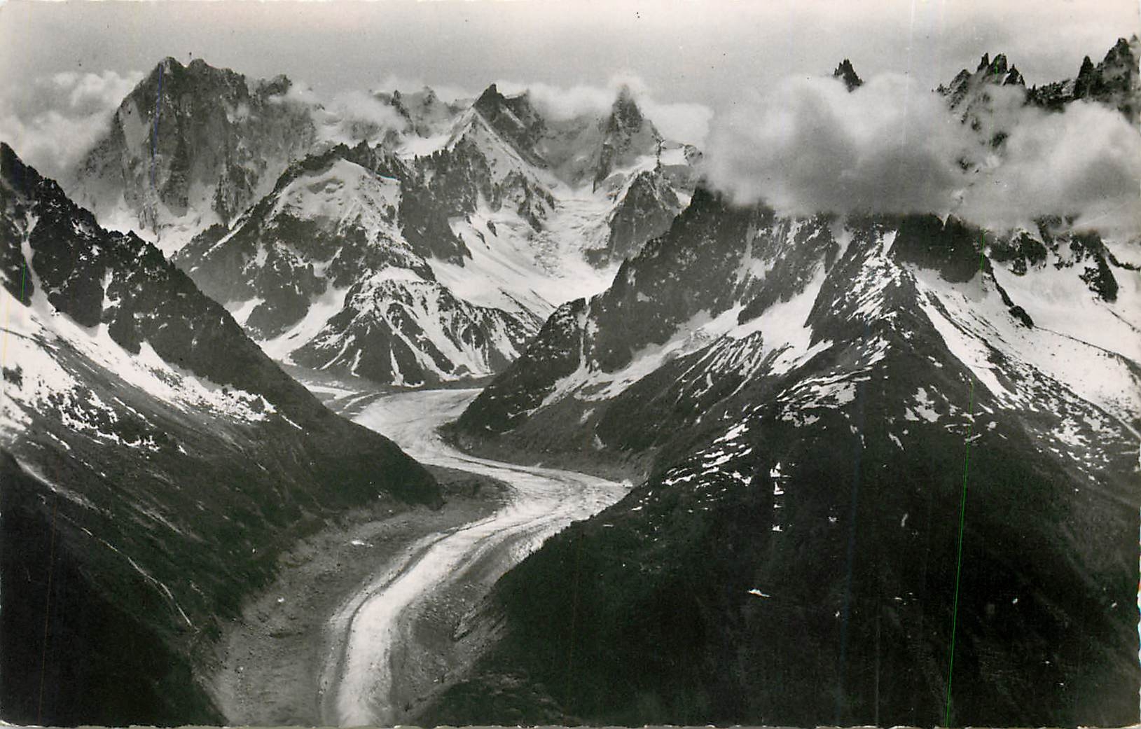 CPM La Mer de Glace a gauche Massif des grandes Jorasses 
