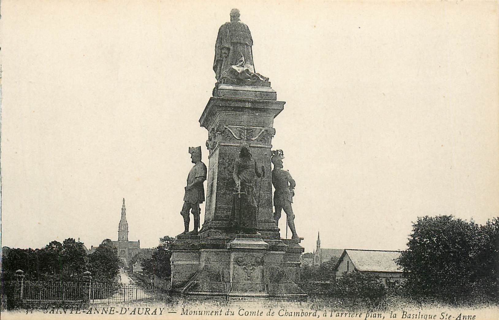 CPA Sainte Anne d'Auray Monument du Comte de Chambord 