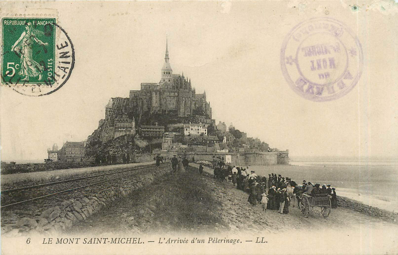 CPA Le Mont Saint Michel L'Arrivee d'un Pelerinage 