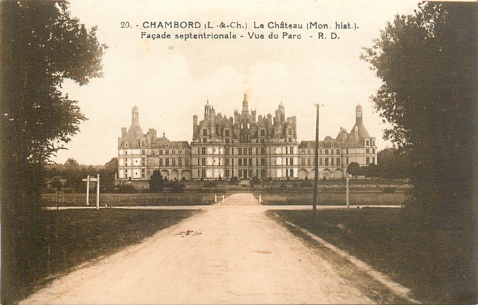 Chambord (L.&Ch.) - Le Château (Mon. hist.) - Façade septentrionale - Vue du Parc - R.D.