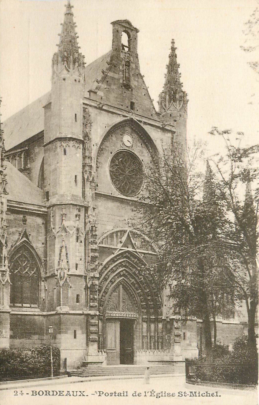 CPA Bordeaux Portail de l'Eglise St Michel 