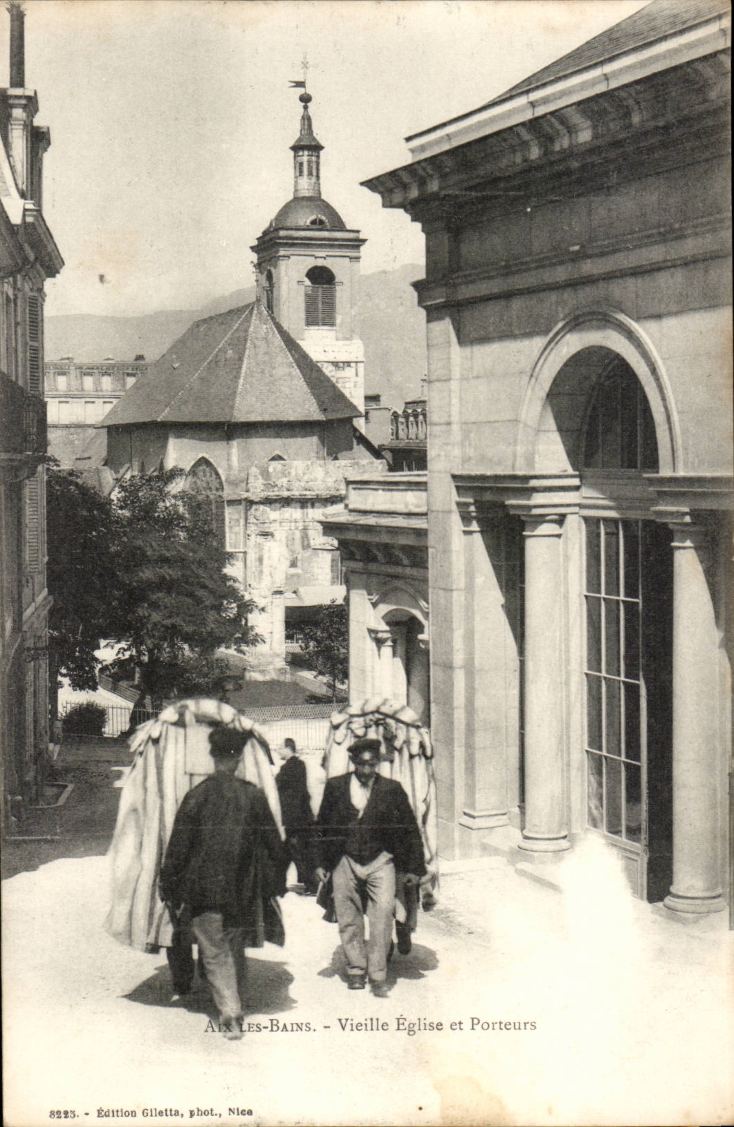 Aix les Bains CPA Vieille eglise et porteurs TOP