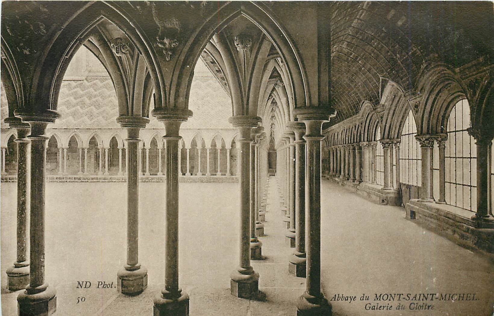 CPA Abbaye du Mont Saint Michel Galerie du Cloitre 