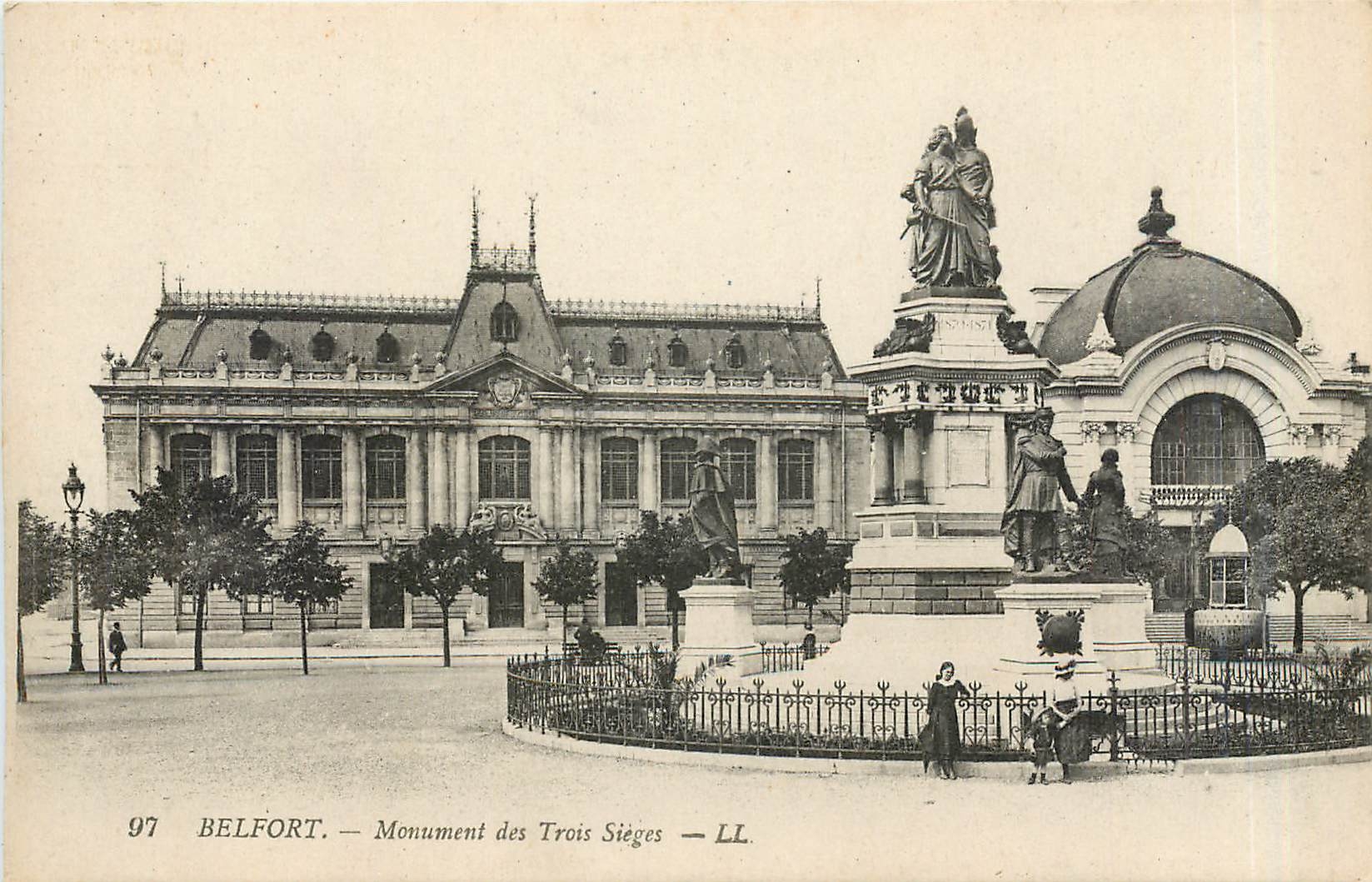 CPA Belfort monument des Trois Sieges 