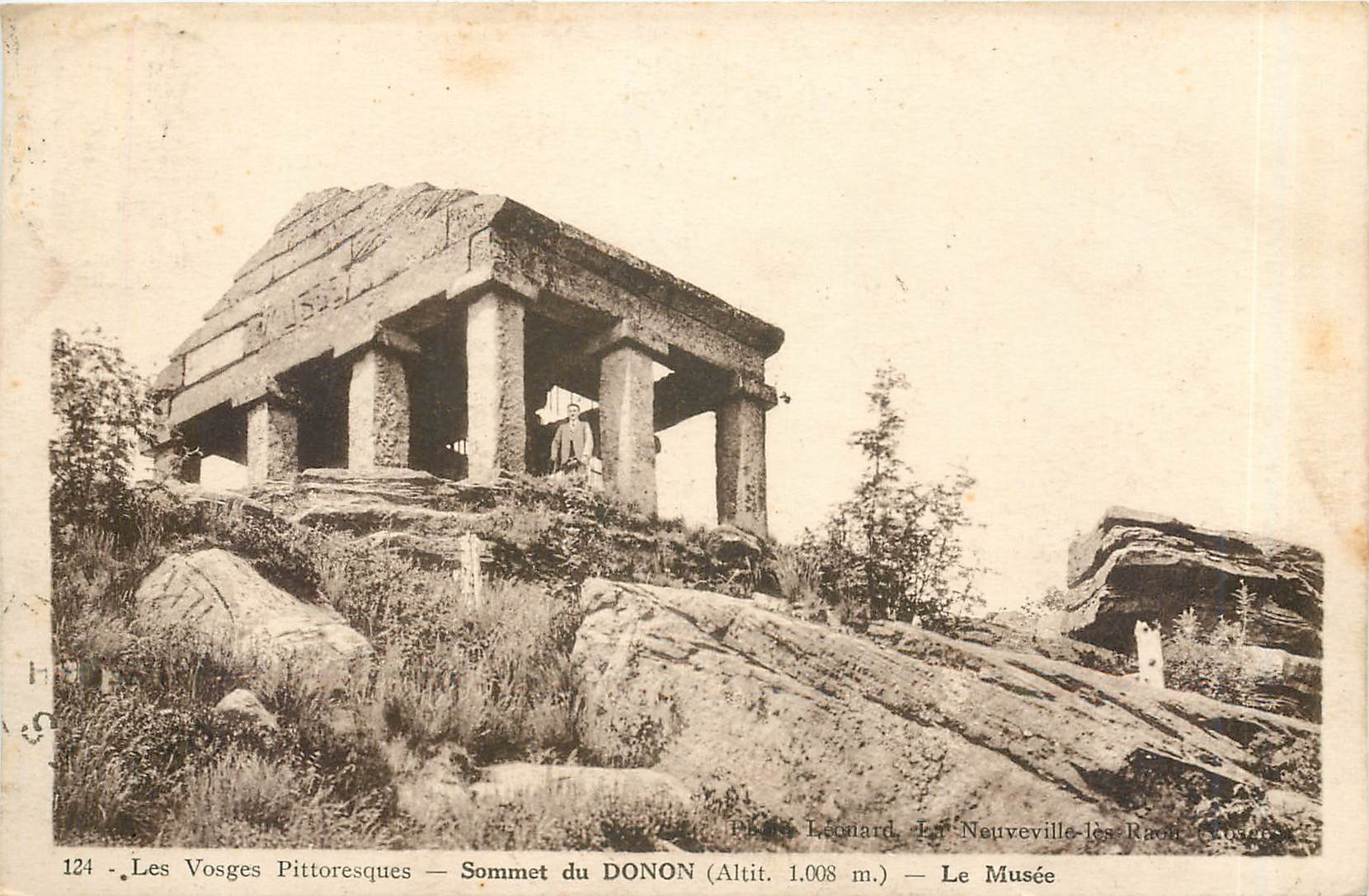 CPA Les Vosges Pittoresques Sommet du Donon le Musee 