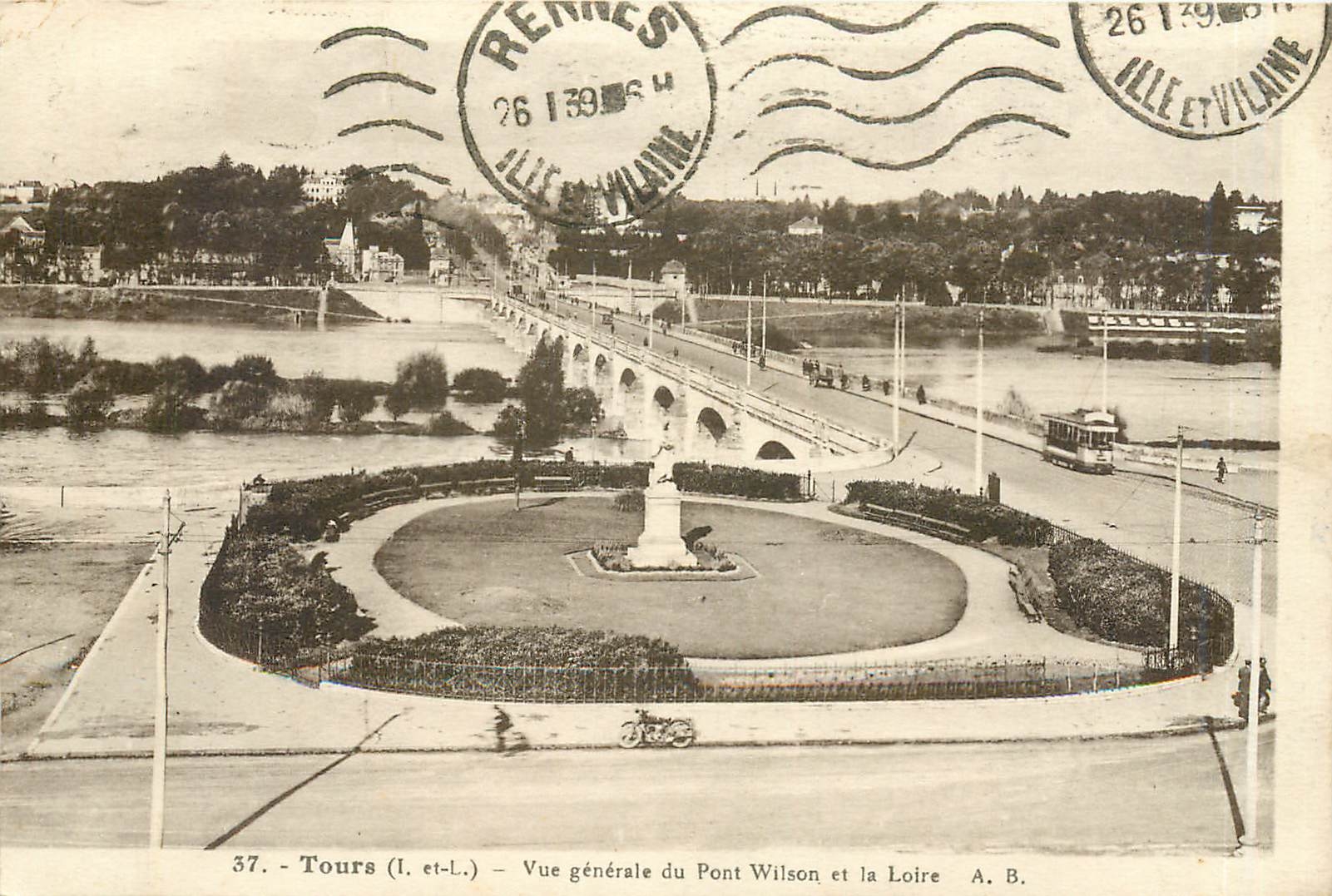 CPA Tours I et L vue generale du Pont Wilson et la Loire 