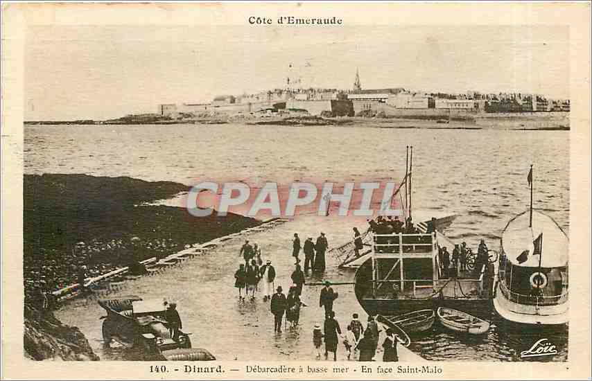 CPA Dinard Debarcadere a basse mer en face Saint Malo Bateau