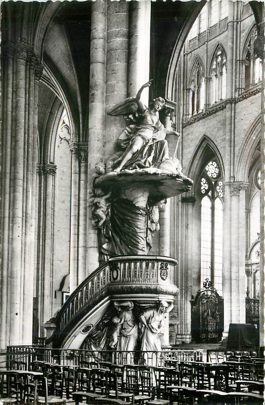 CPA Amiens Somme la Cathedrale la Chaire 