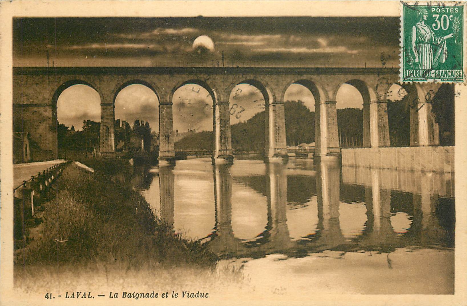 CPA Laval la Baignade et le Viaduc 