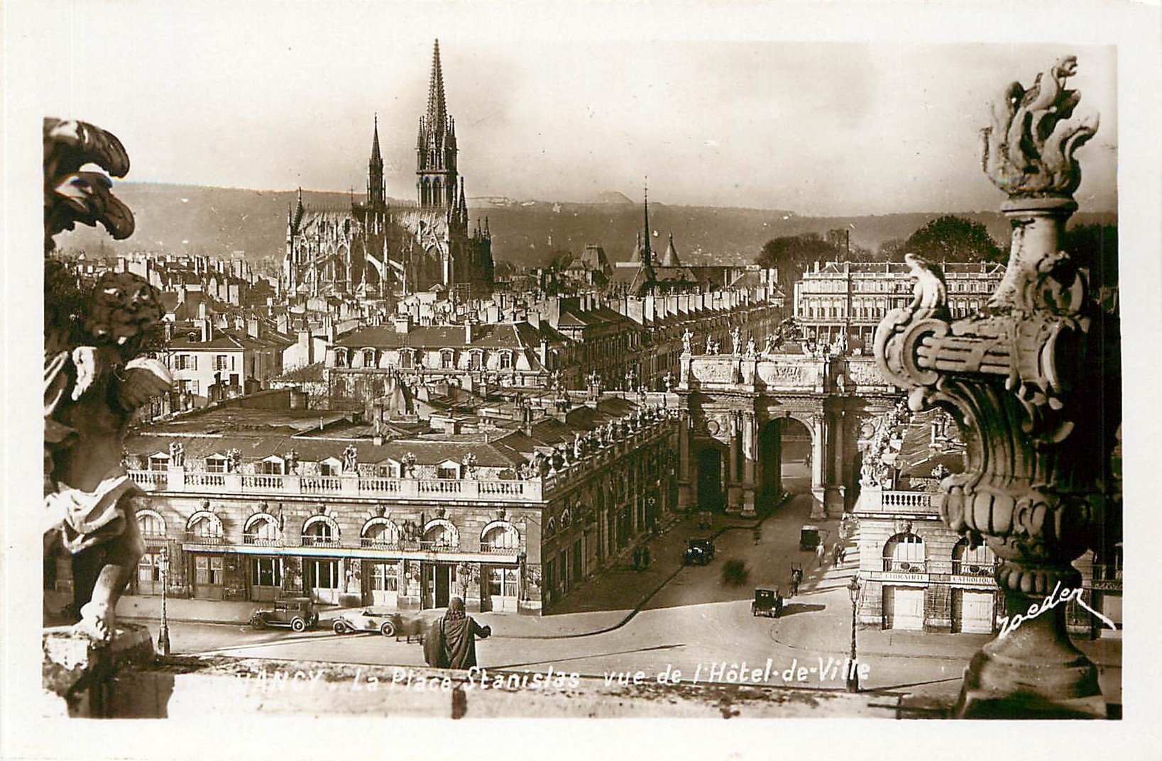 CPA Nancy la Place Stanislas vue de l'Hotel d Ville 