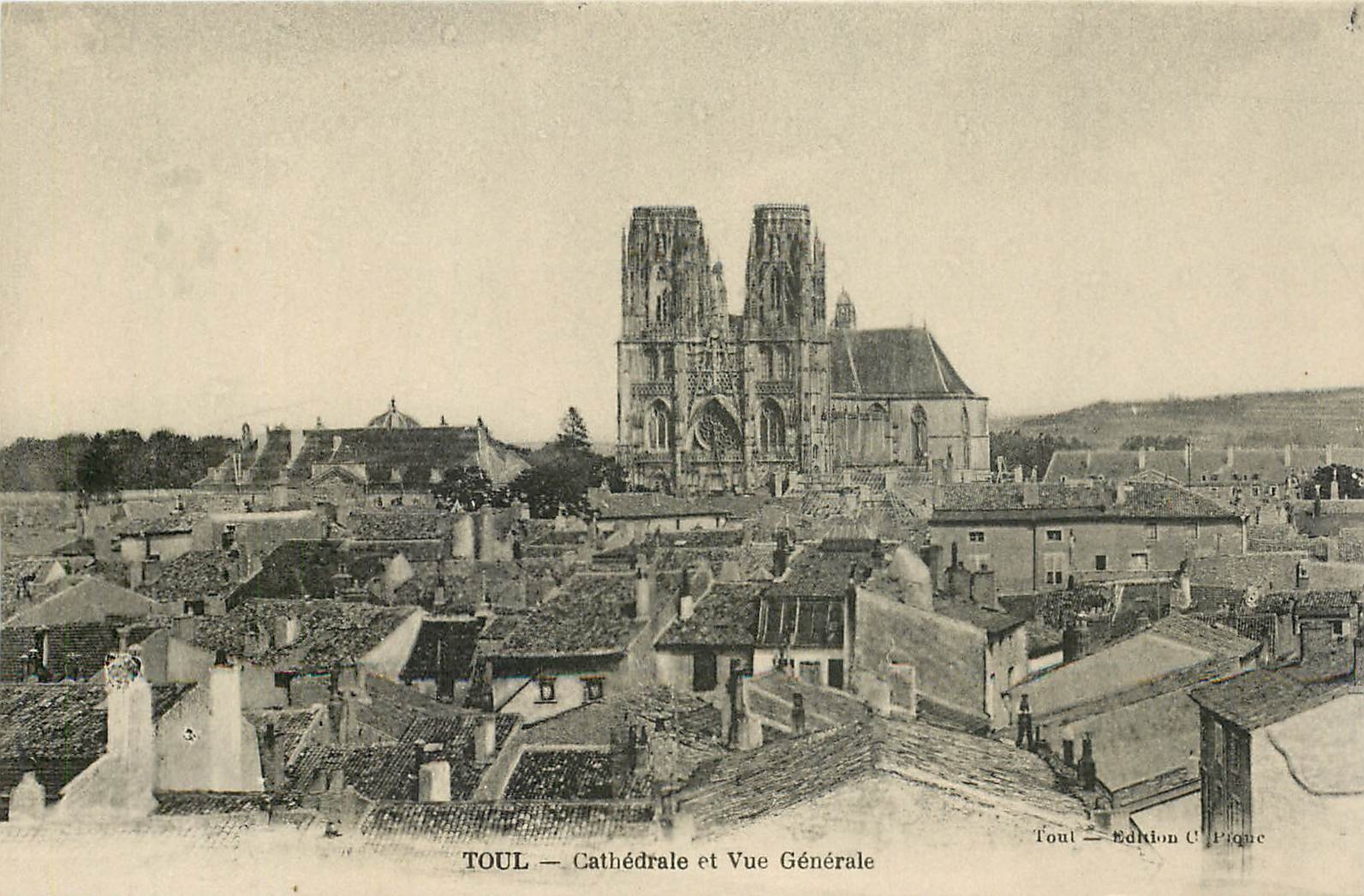 CPA Toul Cathedrale et vue generale 