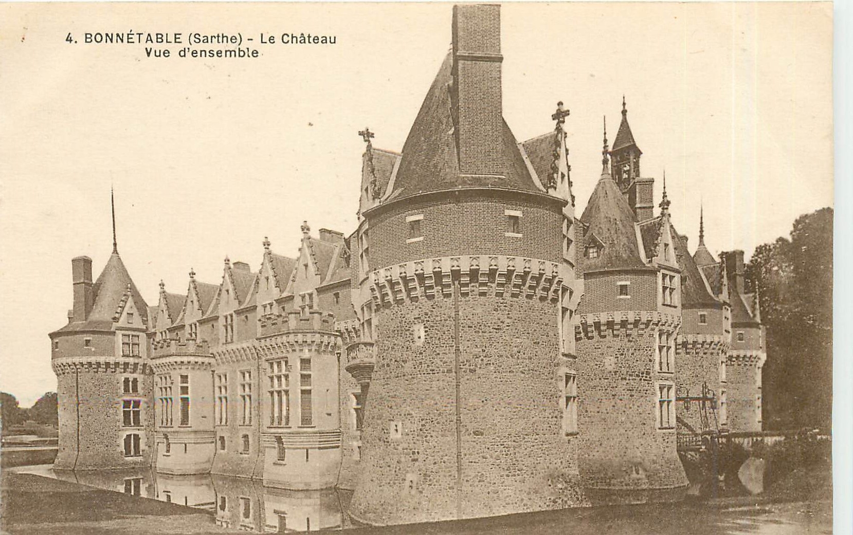 CPA Bonnetable Sarthe le Chateau vue d'ensemble 