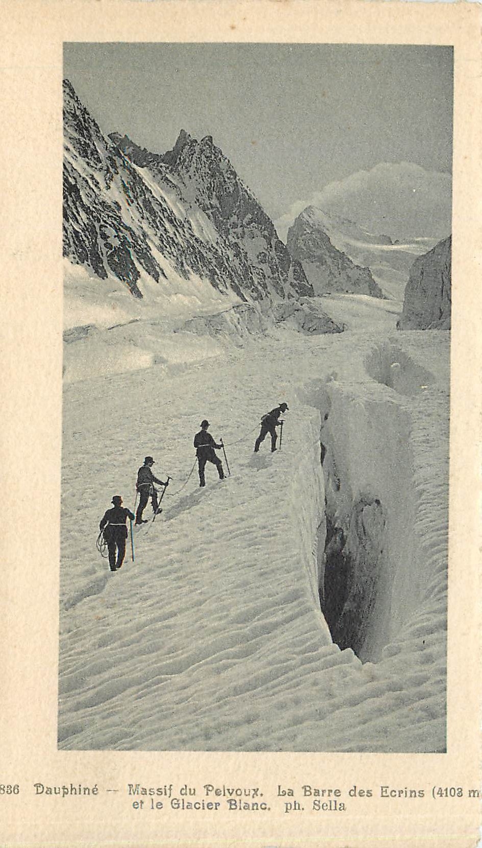 CPA Dauphine Massif du Pelvoux la Barre des Ecrins et le Glacier Blanc ph Sella 