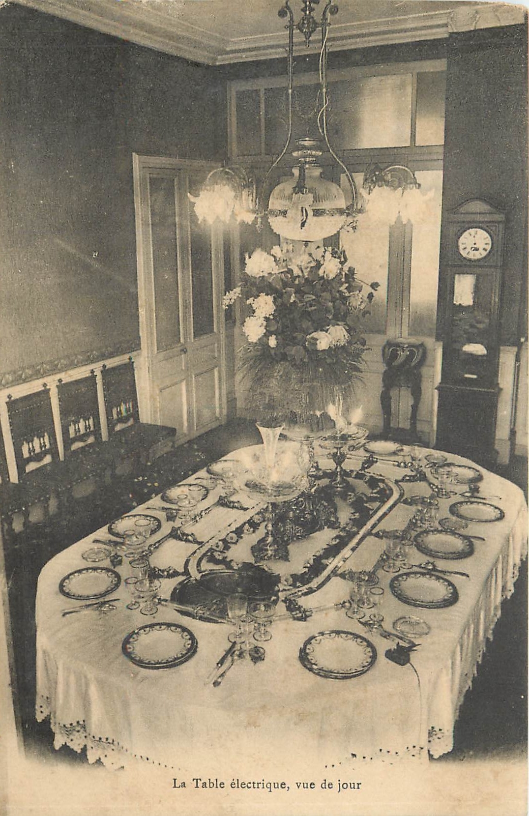 La Table électrique, vue de jour — La Maison Électrique, 14, Boulevard des Italiens, PARIS