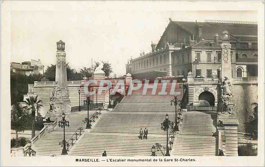 CPA Marseille l'Escalier monumental de la Gare St Charles 