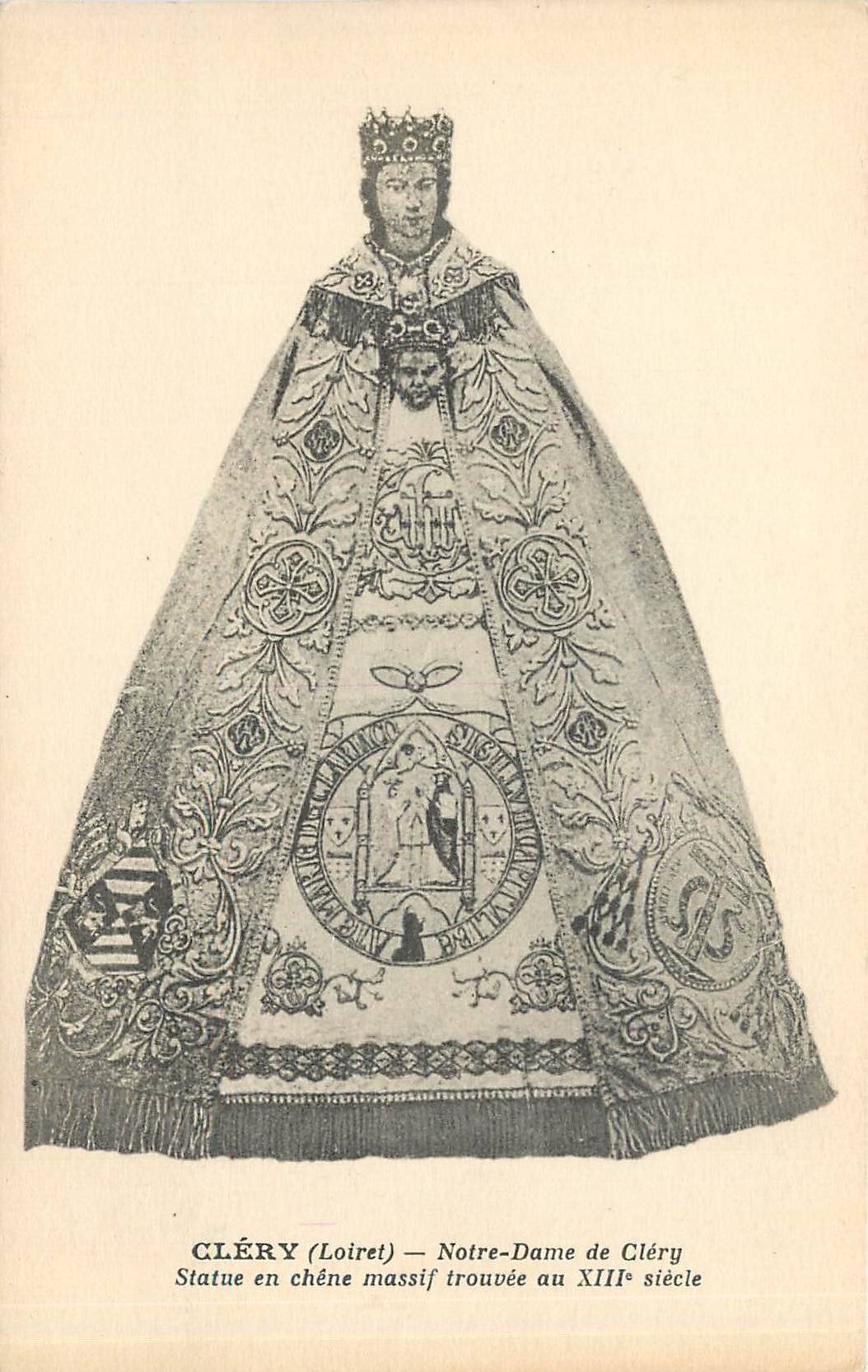 CPA Clery Loiret Notre Dame de Clery Statue en chene massif trouvee au XIII siecle 