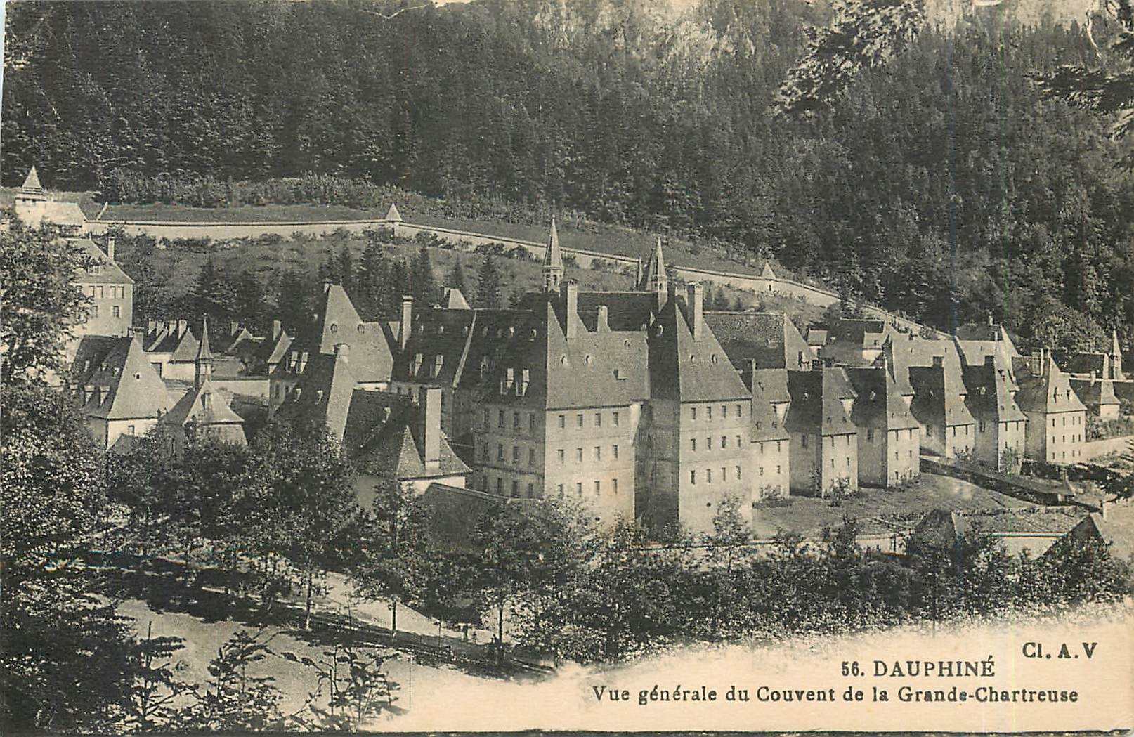 CPA Dauphine vue generale du Couvent de la Grande Chartreuse 