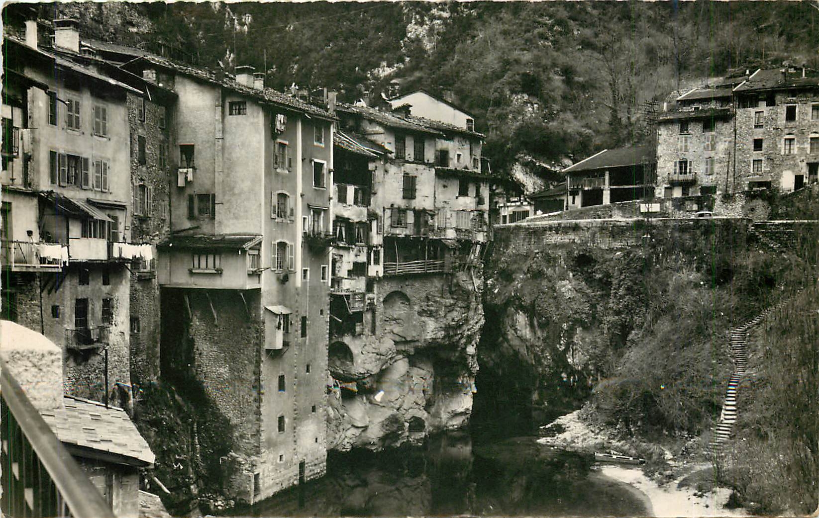 CPM Pont en Royans Isere Vieilles Maisons sur la Bourne 