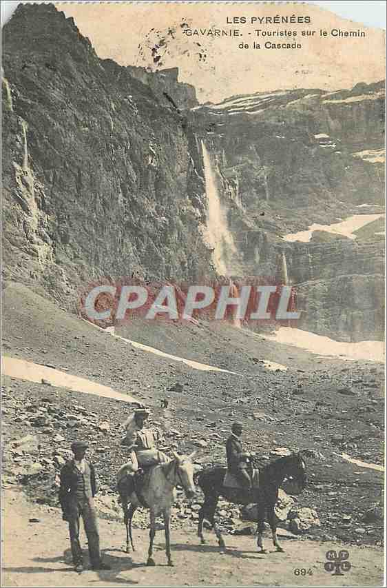 CPA Les Pyrenees Gavarnie Touristes sur le Chemin de la Cascade Ane Mule