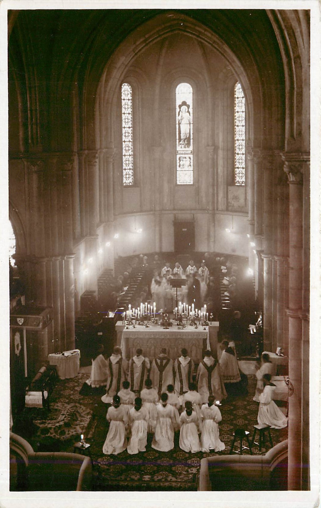 CPA Abbaye de la Pierre qui vire pendant le salut du tres Saint Sacrement 