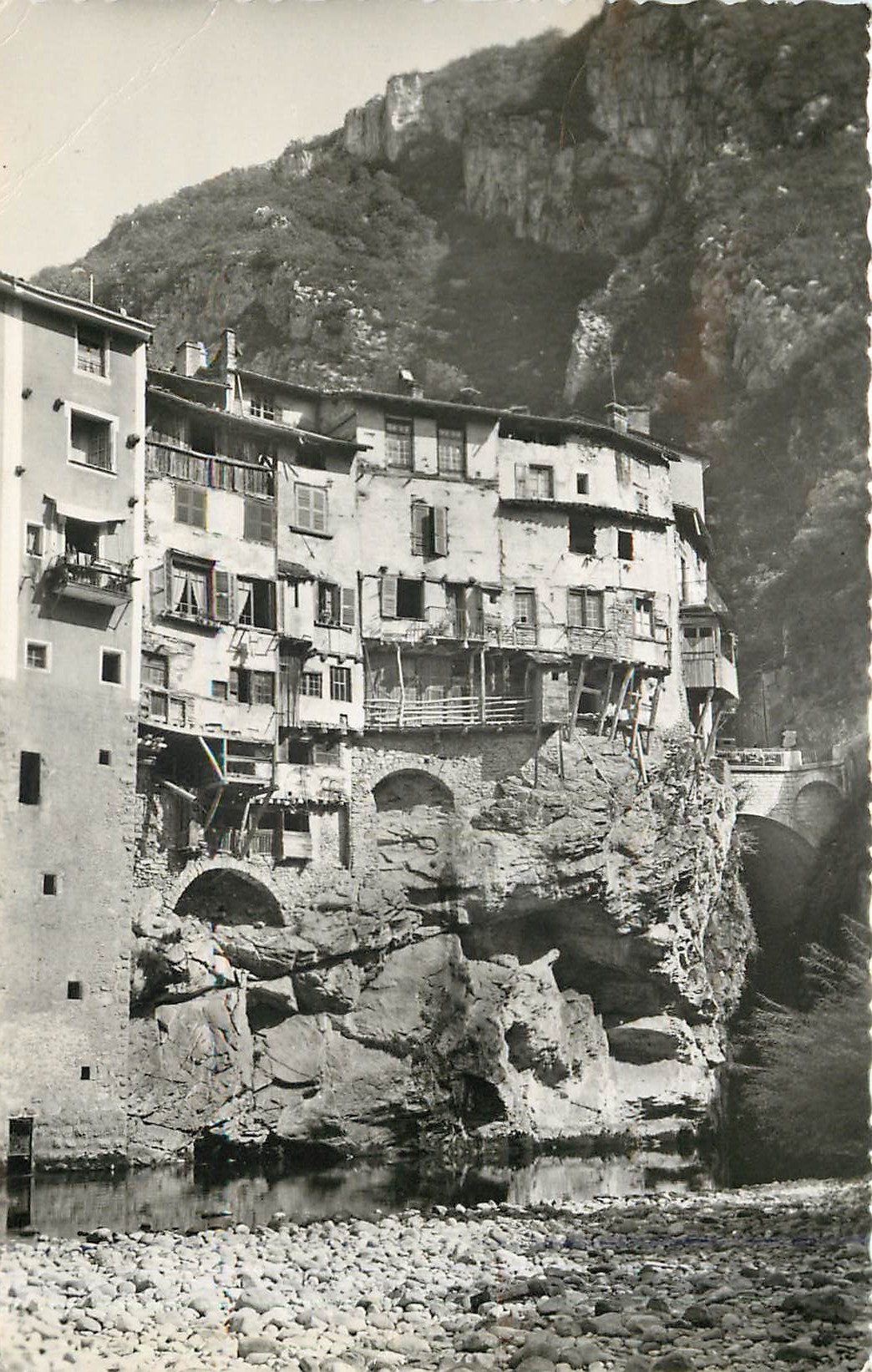 CPM Les Belles Alpes Francaises le Vercors Pont en Royans les maisons suspendues 