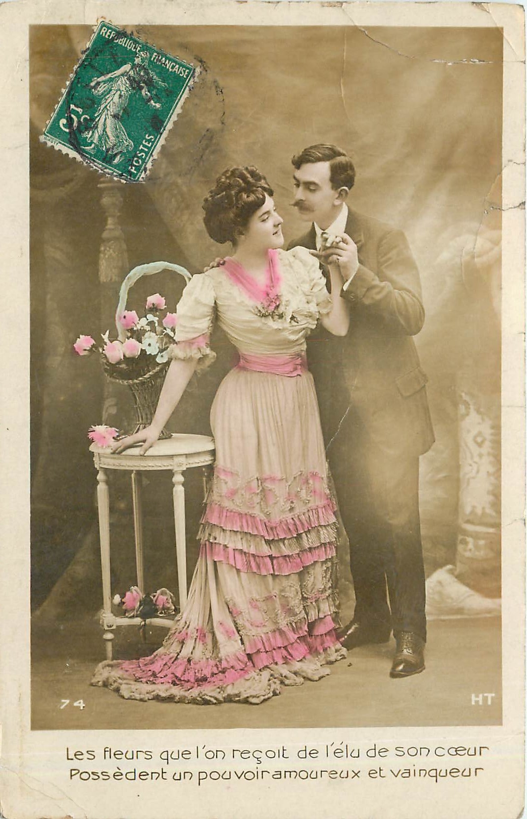 CPA Les Fleurs que l'on recoit de l'elu de son coeur Femme