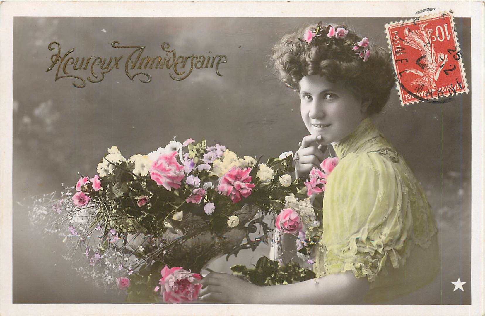 Jeune femme avec bouquet de fleurs — Heureux Anniversaire — VEC Série N° 3252-16