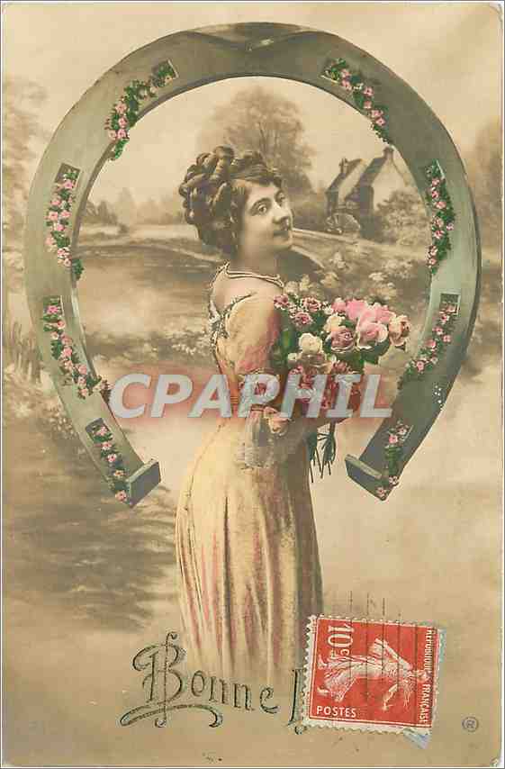 Femme en robe à motifs — dans un cadre floral — éditée par Bonnelet