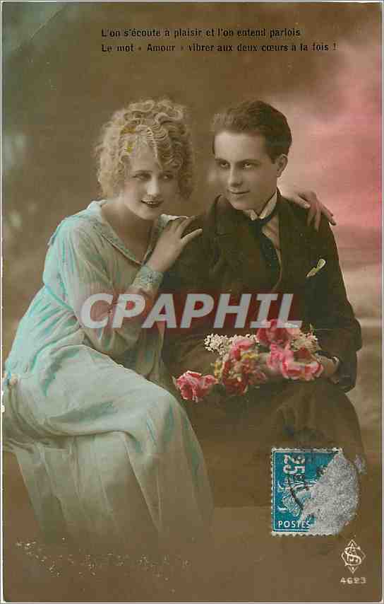 CPA L'on s'ecoute a plaisir et l'on entend parlois le mot Amour vibrer aux deux coeurs a la fois 