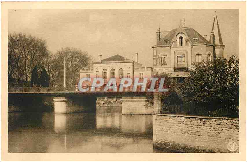 Montargis — Pont du Tivoli et Salle des Fêtes — éditeur inconnu, n° 37