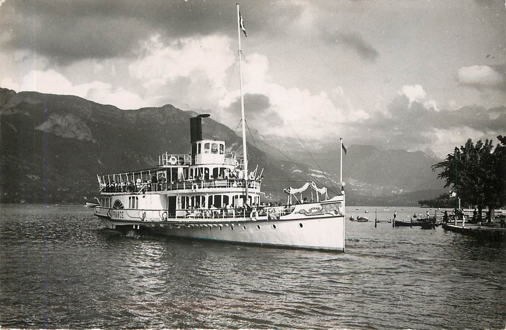 Annecey (Haute-Savoie) — Le Lac, retour de promenade — Éditions du Globe