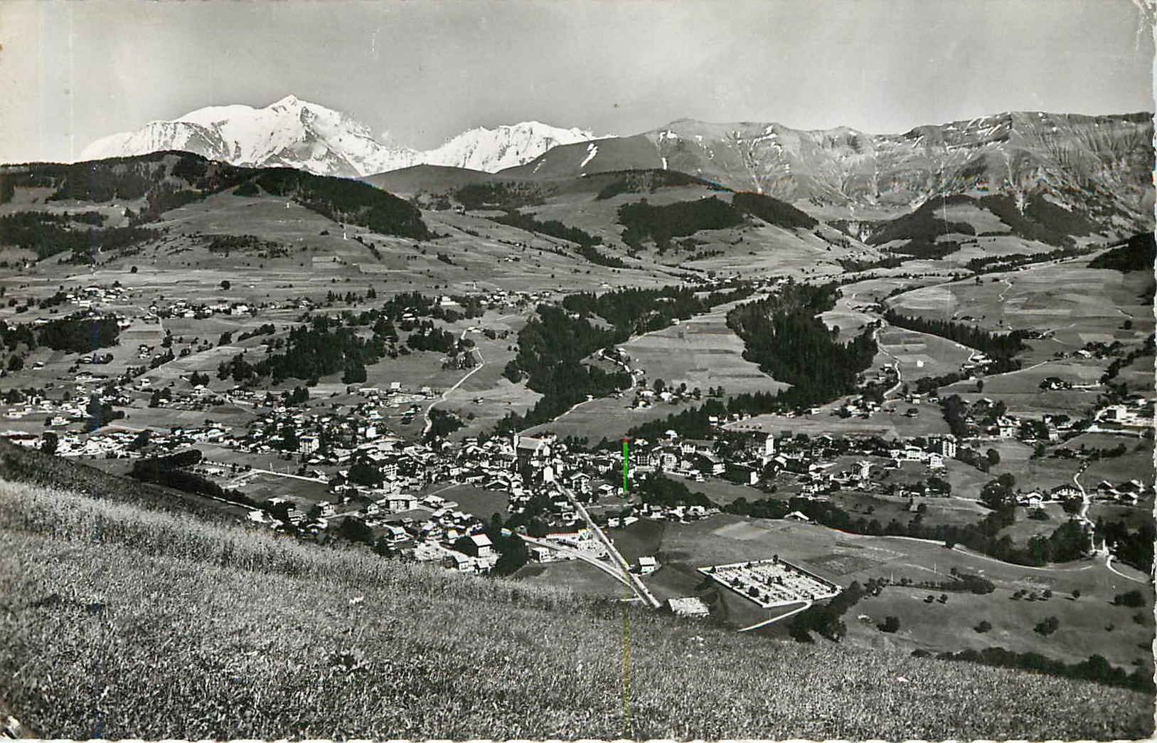 Mégeve (Haute-Savoie) — Vue générale et le Mont Blanc — Éditions GIL, Annecy